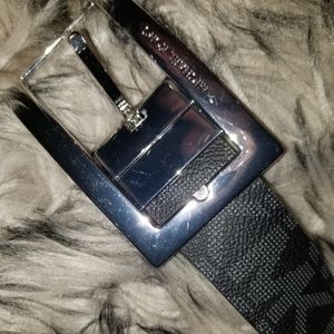 belt is reversible.  black side and brown side